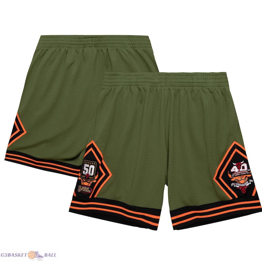 Men's Chicago Bulls Mitchell & Ness Green 1997-98 Hardwood Classics Flight Swingman Shorts